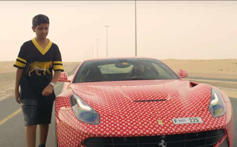 Γιατί θα καλύψεις μια Ferrari με λογότυπα Louis Vuitton; (vid)