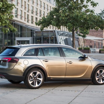 Opel Insignia Sports Tourer 2 0 CDΤΙ Auto Η diesel πλευρά του