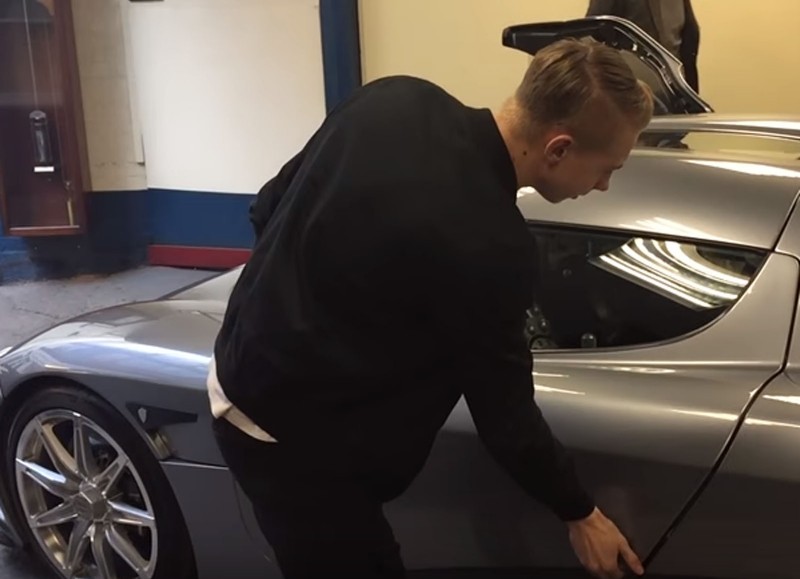 Πόσο εύκολο είναι να ανάψεις την Koenigsegg CCX; (video)