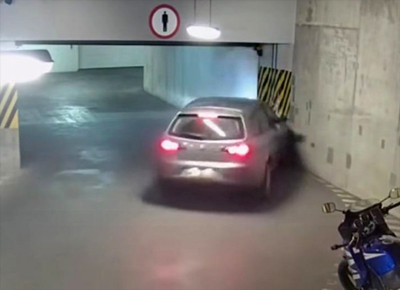 Μεθυσμένος οδηγός τα έκανε όλα ίσιωμα (video)