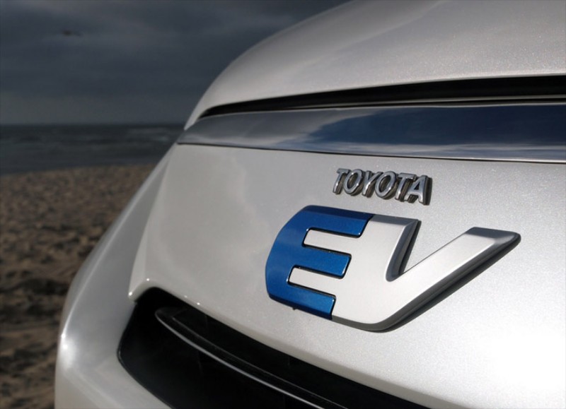 Full επίθεση με ηλεκτρικά ετοιμάζει η Toyota