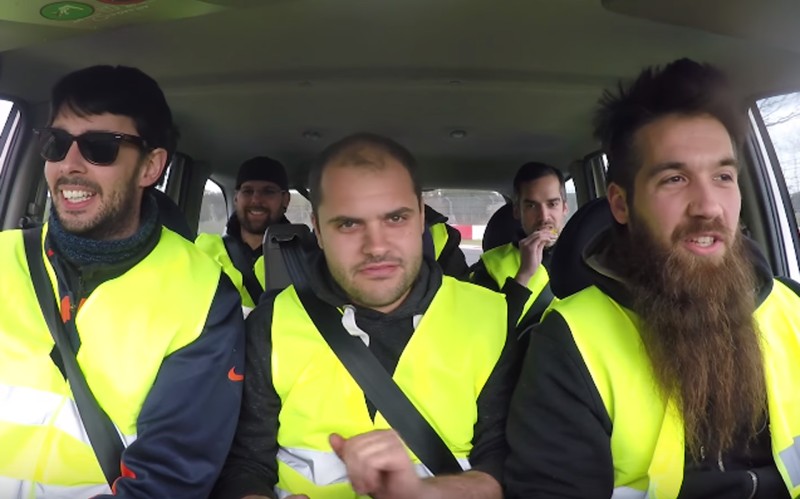 6 άτομα μέσα στο Multipla & μέσα στην πίστα (video)
