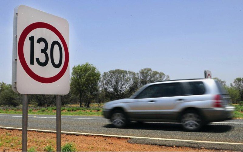 Παραμένει το όριο ταχύτητας στα 130 km/h