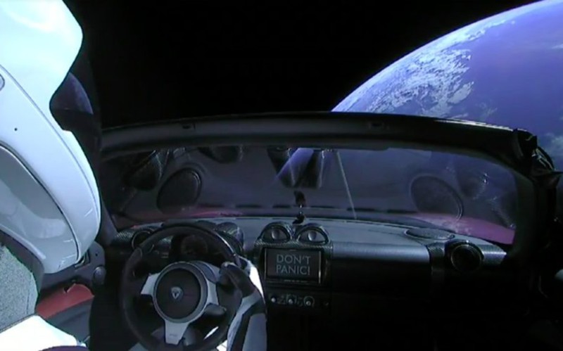 Χιούστον, ένα Tesla Roadster κυκλοφορεί στο διάστημα! (video)