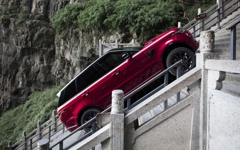 Ένα Range Rover Sport ανεβαίνει το… «Παλαμήδι» (video)
