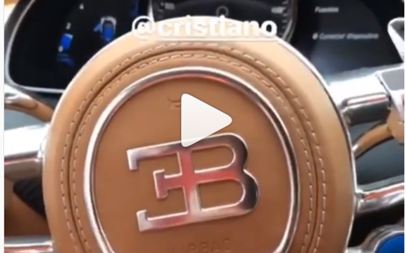 O Cristiano Ronaldo δείχνει τη Bugatti Chiron σε φίλο του! (video)