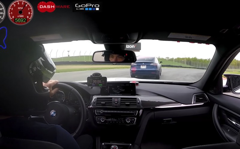 Μια BMW M3 “κυνηγάει” ένα Tesla Model S (video)