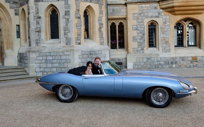 Με ηλεκτρική Jaguar του 68 ο Harry και η Meghan (vid)