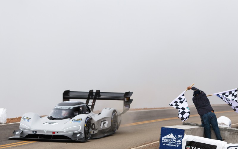 Ρεκόρ όλων των εποχών στο Pikes Peak από το ηλεκτρικό Volkswagen! (vid)