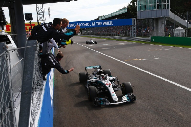 F1: Ο Hamilton κέρδισε μέσα στην Ιταλία