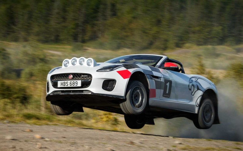 Πάει η «ανοιχτή» Jaguar F-Type στο χώμα; (video)
