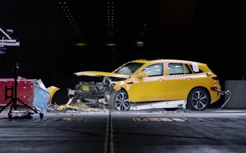 Πώς γίνεται crash test σε ένα ηλεκτρικό αυτοκίνητο; (vid)