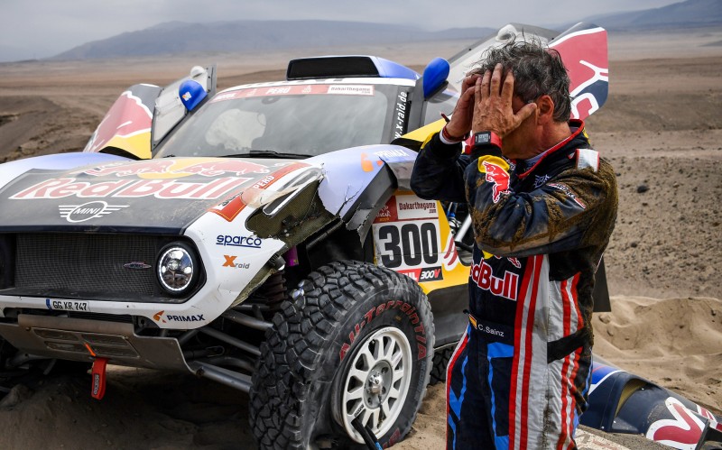 Τέλος στις ελπίδες του Sainz για νίκη στο φετινό Dakar (vid)