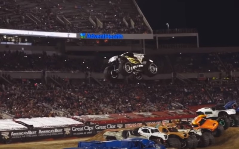 Παγκόσμιο ρεκόρ άλματος με Monster Truck (video)