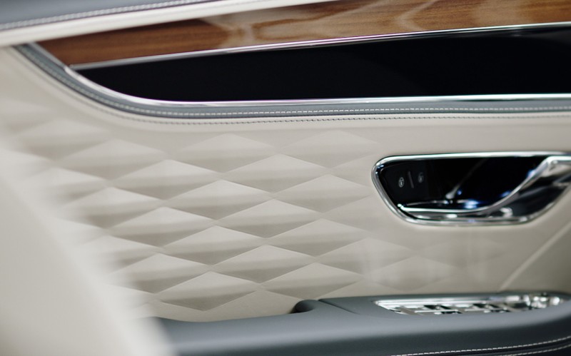 Νέα Bentley Flying Spur: Η επιτομή της πολυτέλειας (video)
