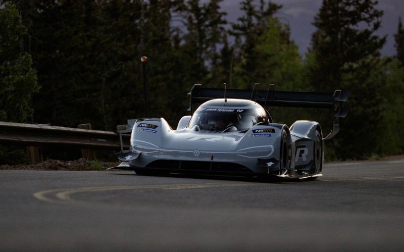 Το Volkswagen I.D. R έσπασε και το ρεκόρ του “Ring” (video)