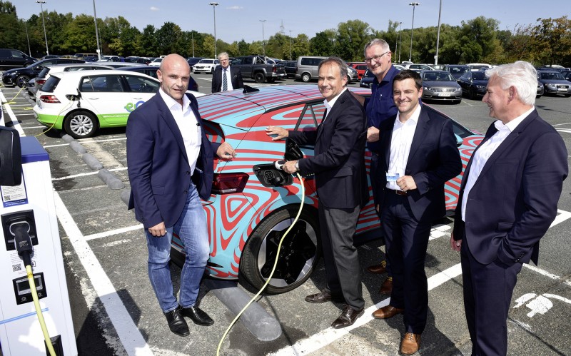 Volkswagen: Ξεκίνησε η εγκατάσταση σταθμών φόρτισης για ηλεκτρικά