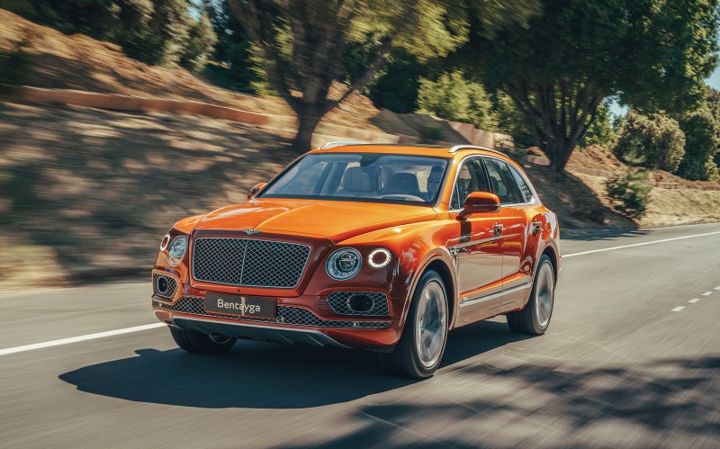Στο γκαράζ των νέων κατόχων της η Bentley Bentayga PHEV