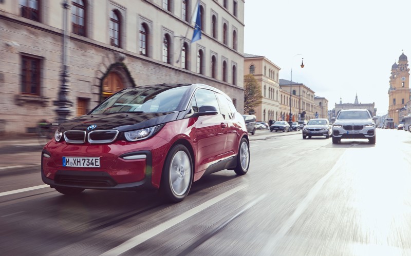H BMW Ελλάς μειώνει για τα ηλεκτρικά το ΦΠΑ στο 14%
