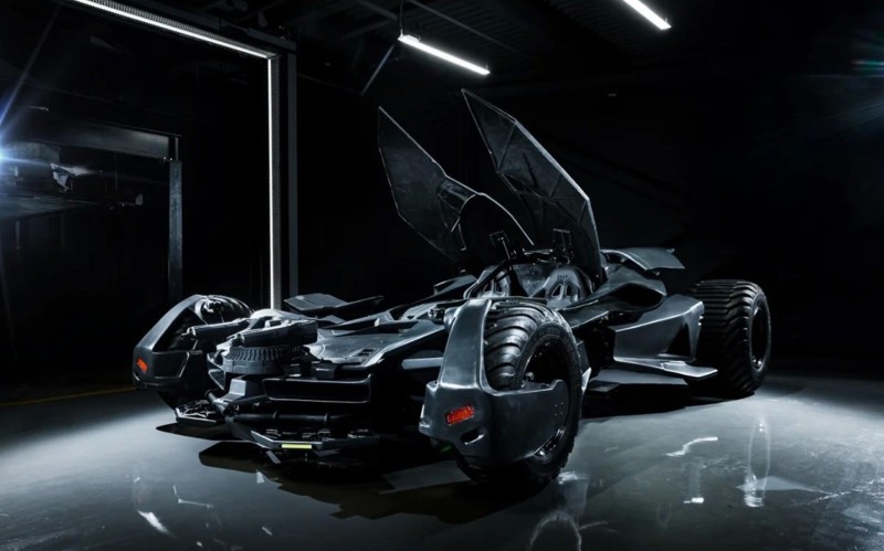 Batmobile αξίας 850.000 δολαρίων για τον επίδοξο άνθρωπο-νυχτερίδα (vid)