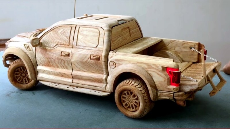 Ένα μοναδικό ξύλινο Ford-F-150