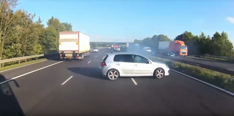 Λεωφορείο vs Golf σημειώσατε Χ - Ικανότητα ή τύχη; (video)