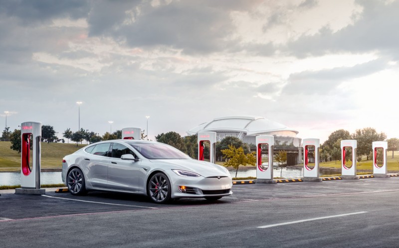 Απώλειες 80 δισ. δολαρίων για την Tesla στο χρηματιστήριο μέσα σε μια μέρα!