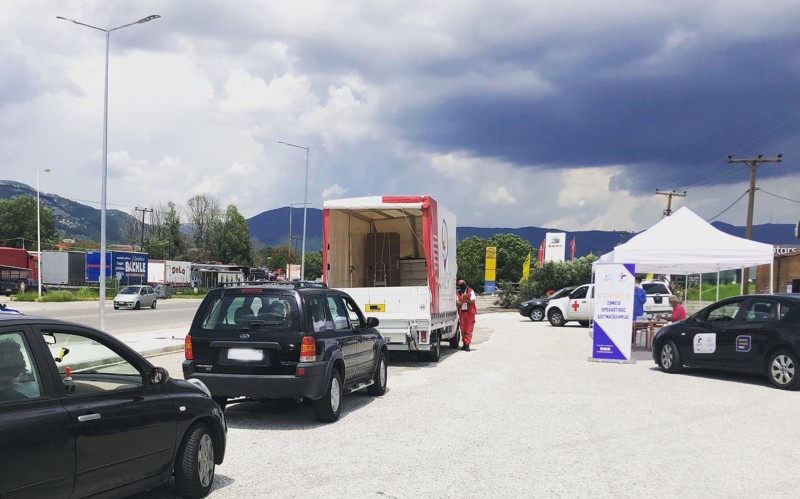 Σε ποια πόλη της Ελλάδας άρχισαν drive-thru test για τον κορονοϊό; (επιβεβαίωση GOCAR)