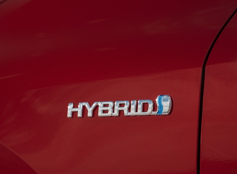 Hybrid, mild hybrid, plug-in hybrid: Όλες οι τεχνολογίες υβριδικών με απλά λόγια.