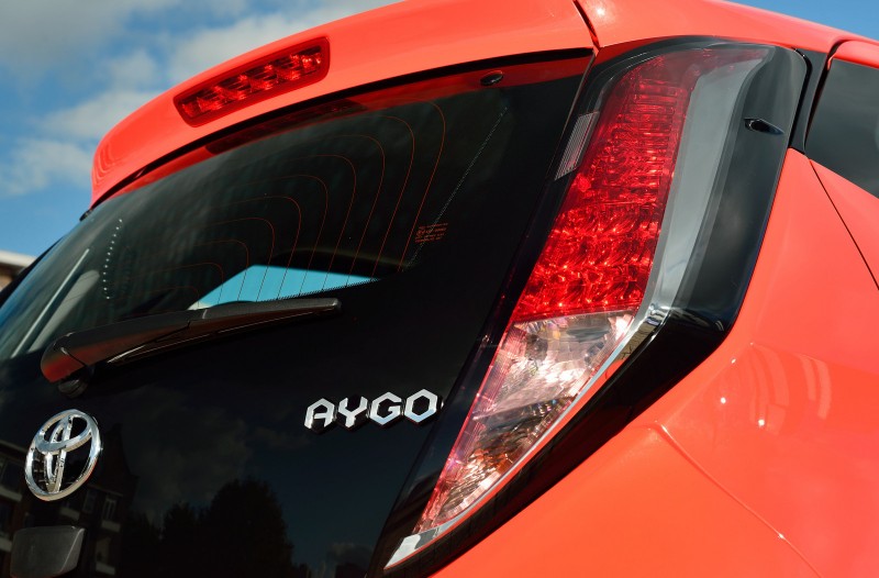 Με θερμικό κινητήρα και πινελιές crossover το νέο Toyota Aygo