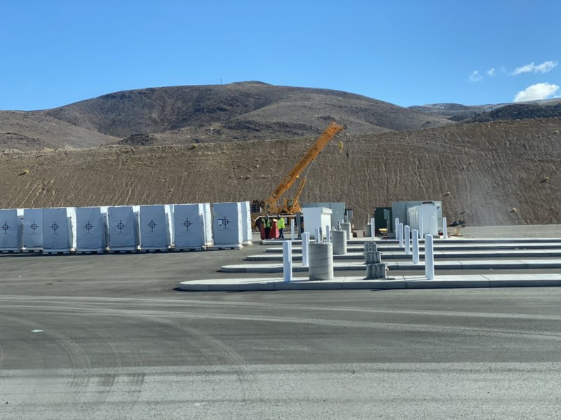 H Tesla τοποθετεί τον πρώτο Megacharger σταθμό φόρτισης
