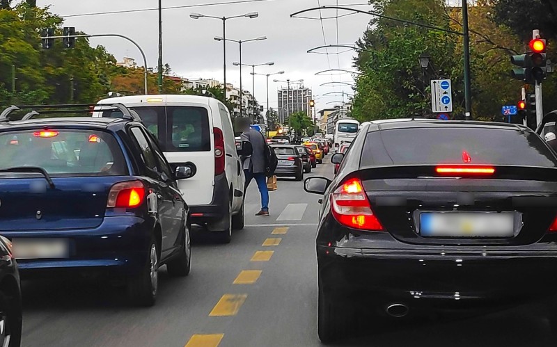 Ειδικό σήμα, εξαιρέσεις και περικοπές ακόμη και σε υπουργούς περιλαμβάνει ο Νέος Δακτύλιος