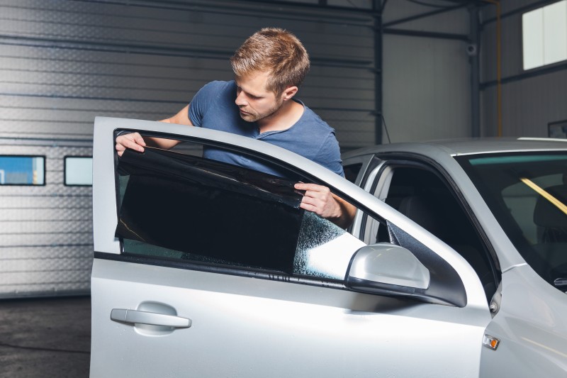 Φιμέ τζάμια: 5 tips για να βρεις και να βάλεις τα ιδανικά