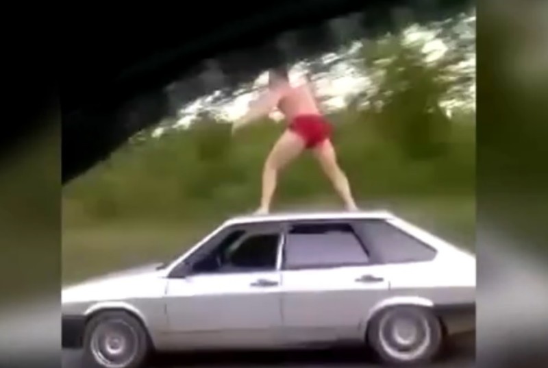VIDEO: Και όμως είναι ο οδηγός!