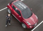 Το Nissan Juke πάει ανάποδα και στα τυφλά (video)
