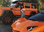 H Kylie Jenner ποζάρει με τη νέα της G550 4x4 2