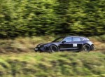 Ο Webber στο τιμόνι της Porsche Taycan Cross Turismo