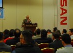 H Nissan δίπλα τους εκπαιδευτές οδηγών