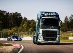 Κόντρα: Τράκτορας Volvo VS Koenigsegg (VIDEO)