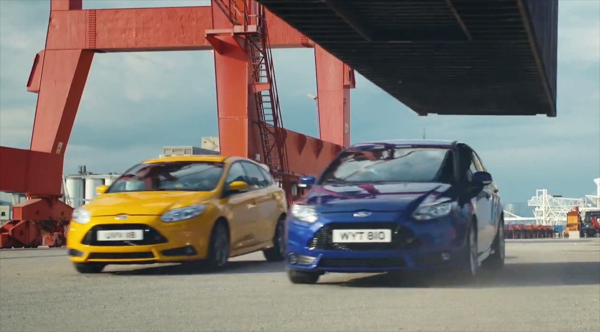 Video: Δύο Focus ST με κάμερα οπισθοπορείας