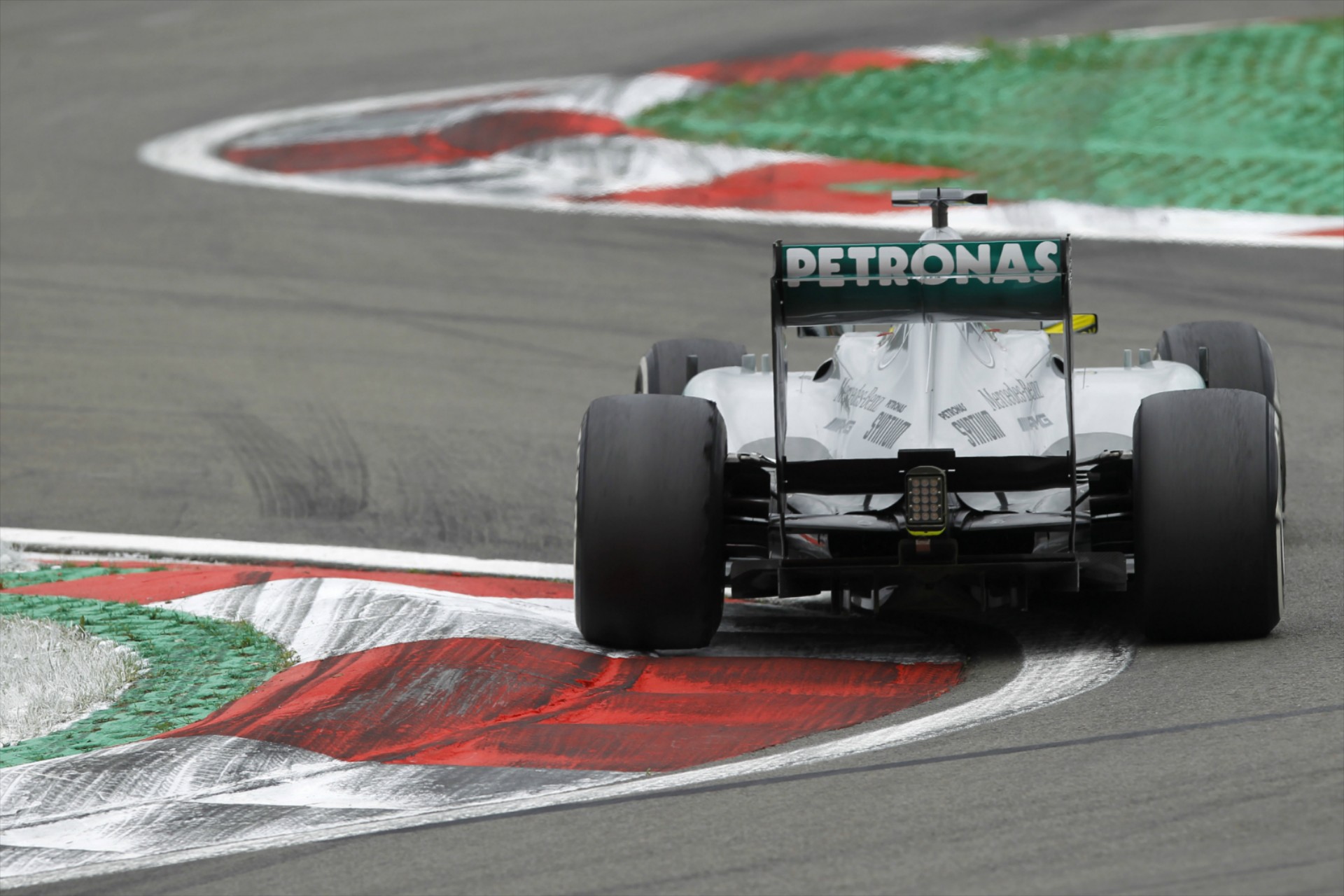 Pole position για τον Hamilton
