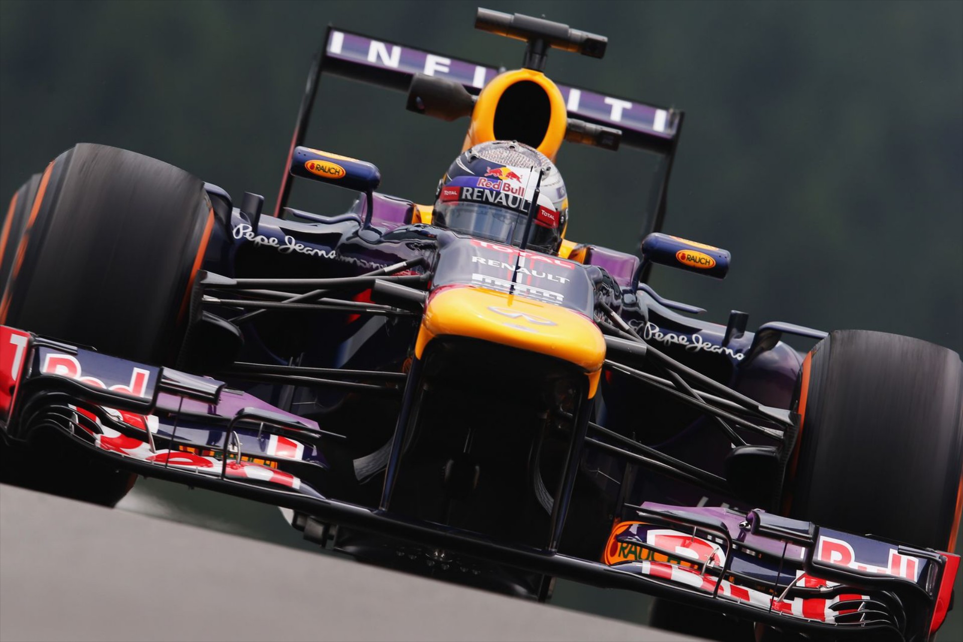 Το πρωϊ η Ferrari, το απόγευμα η Red Bull