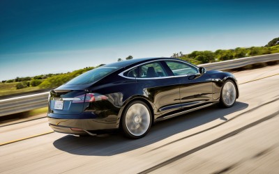 Tesla: Αυτοκινούμενα αυτοκίνητα το 2016