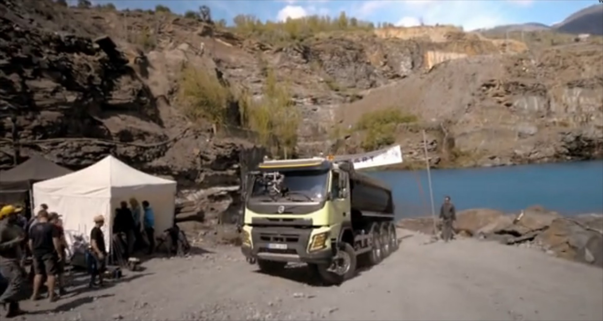 VIDEO: Χάμστερ οδηγεί 15-τονο φορτηγό