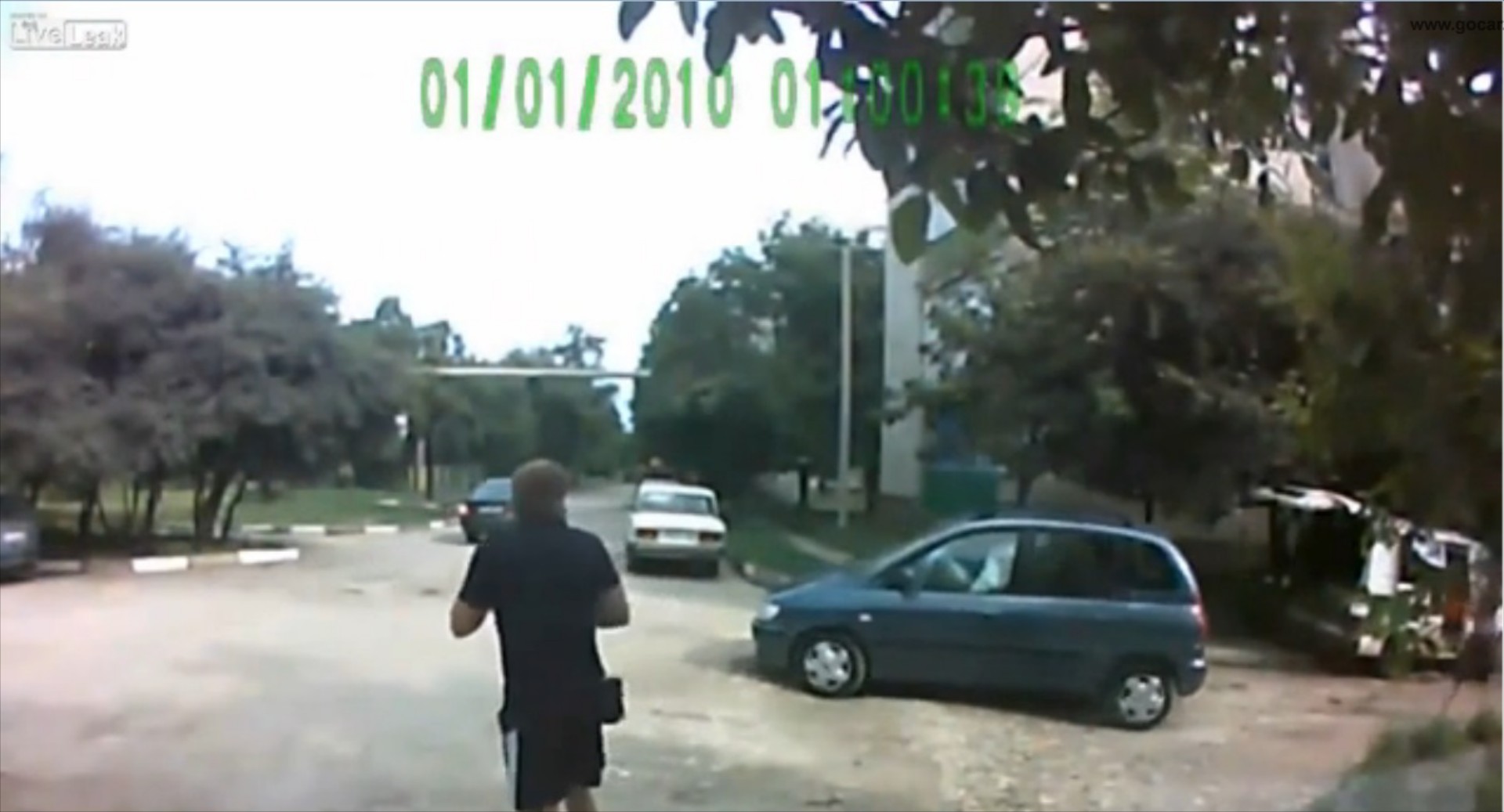 Video: Αερόσακος ανοίγει σε λακκούβα