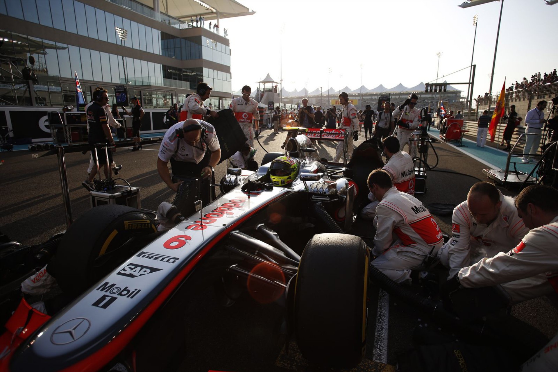 Για μια θέση στην McLaren παλεύουν Perez και Magnussen
