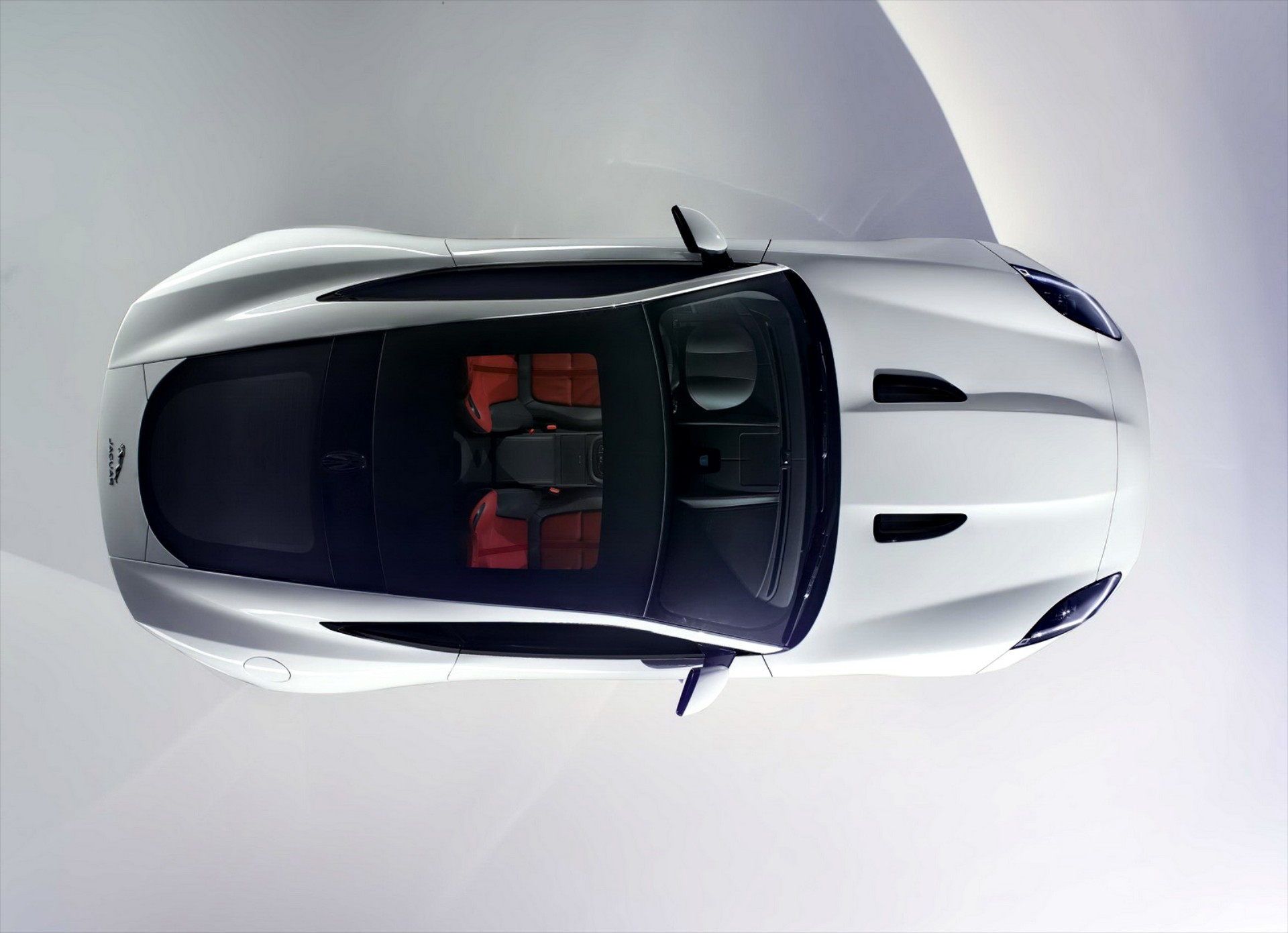 Jaguar F-Type Coupe από... πάνω
