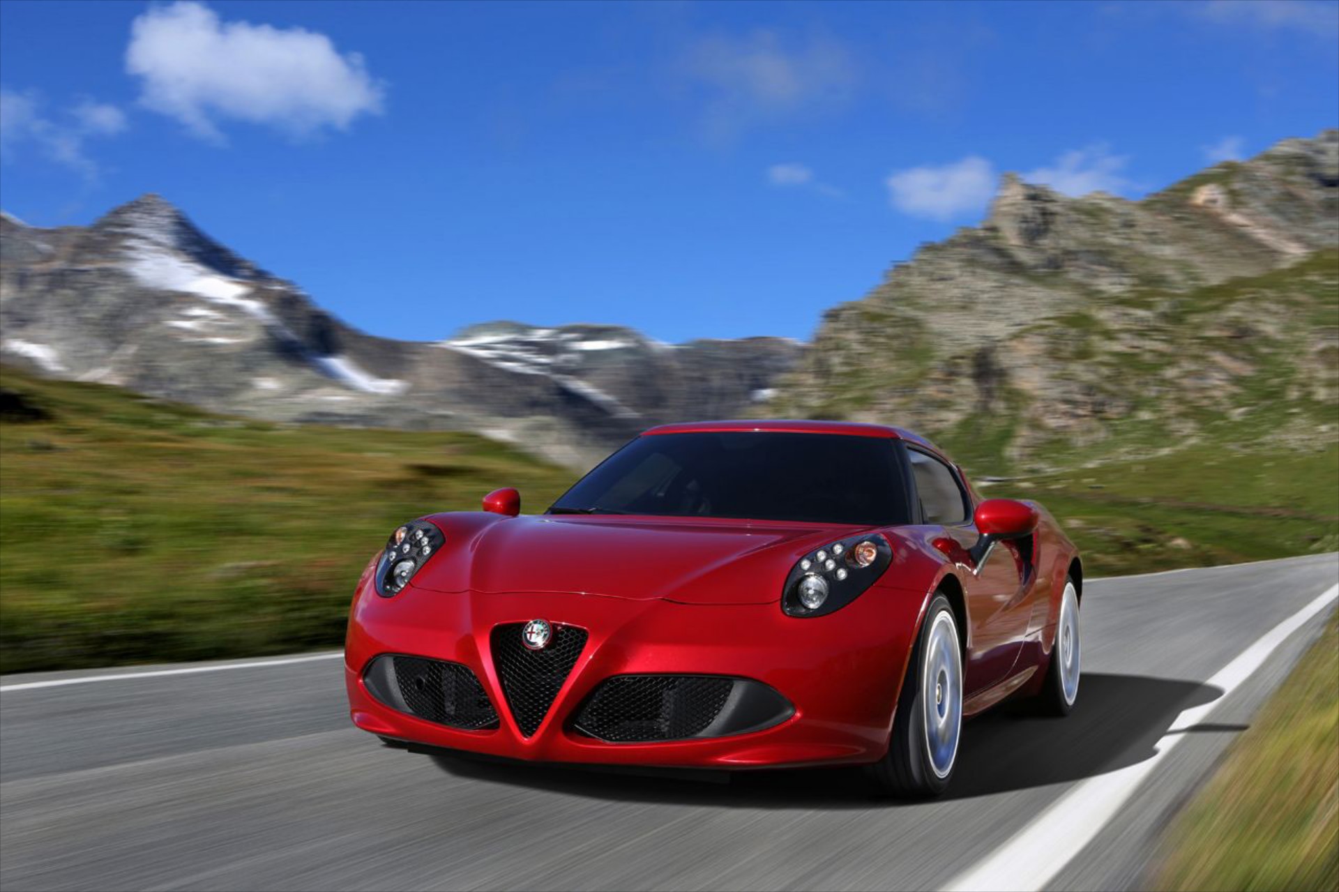Alfa Romeo 4C κερδίζει το «Auto Trophy 2013»