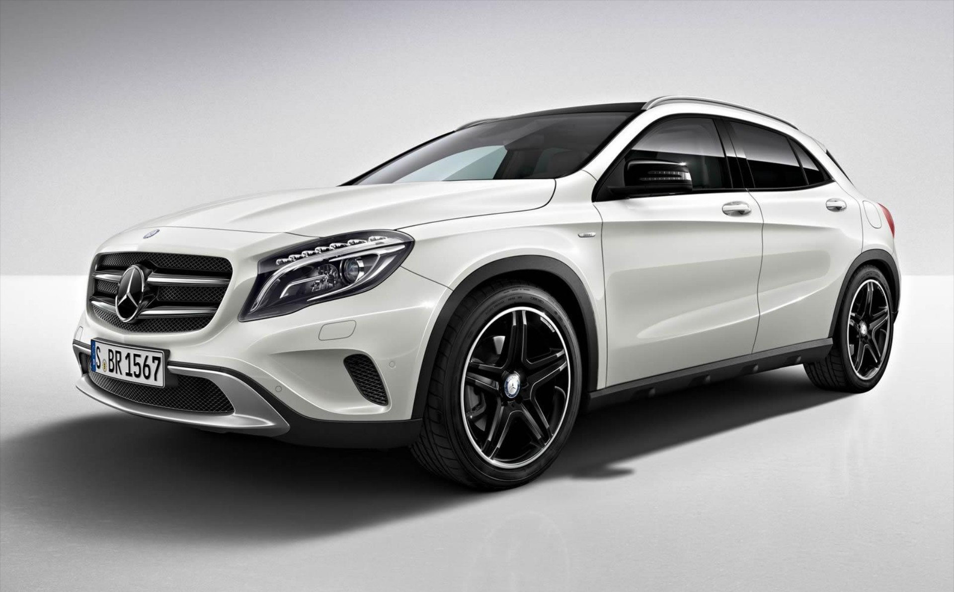 Η Mercedes GLA πάει στα μαγαζιά