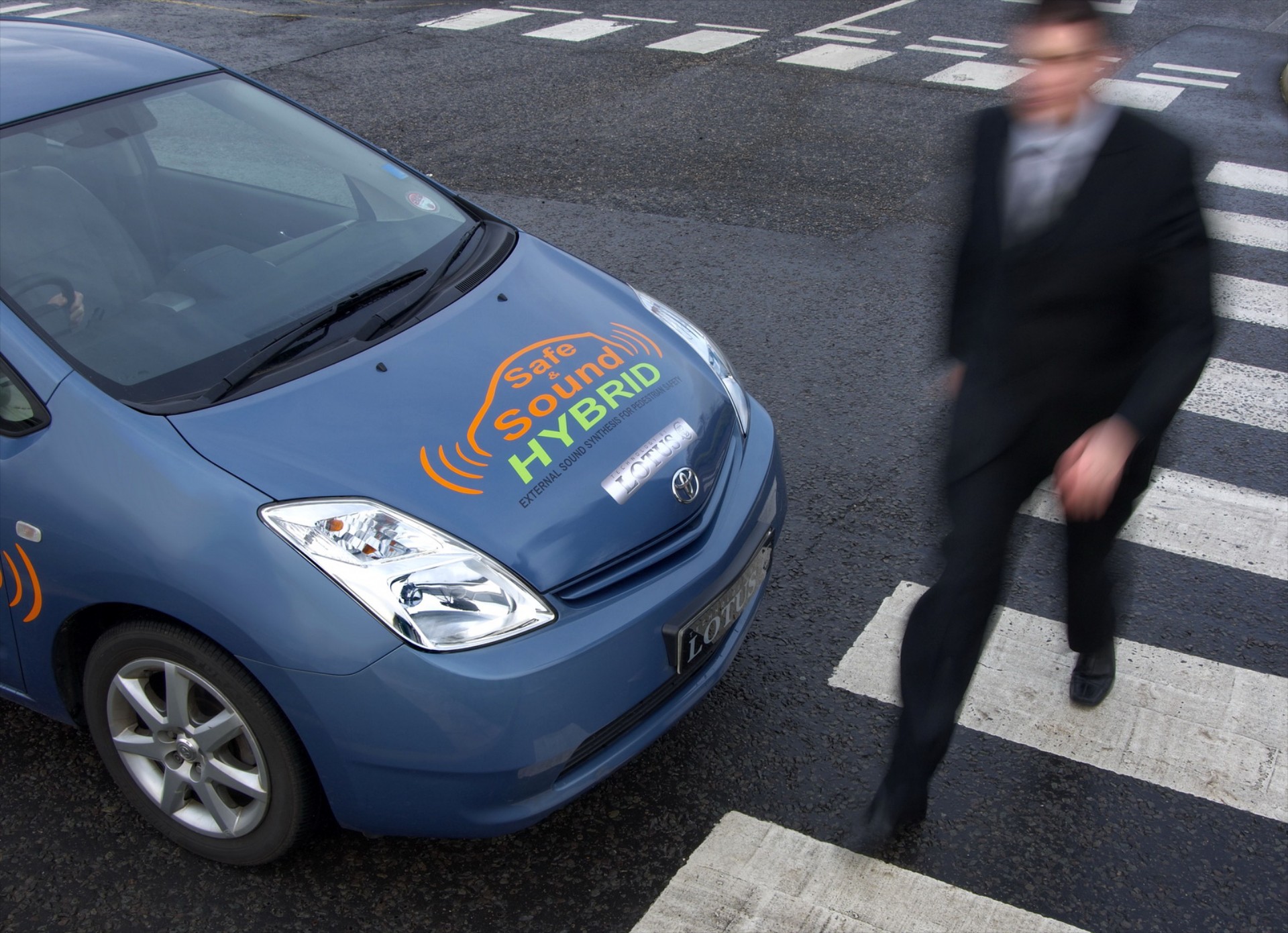 Οι τυφλοί φοβούνται τα αθόρυβα αυτοκίνητα